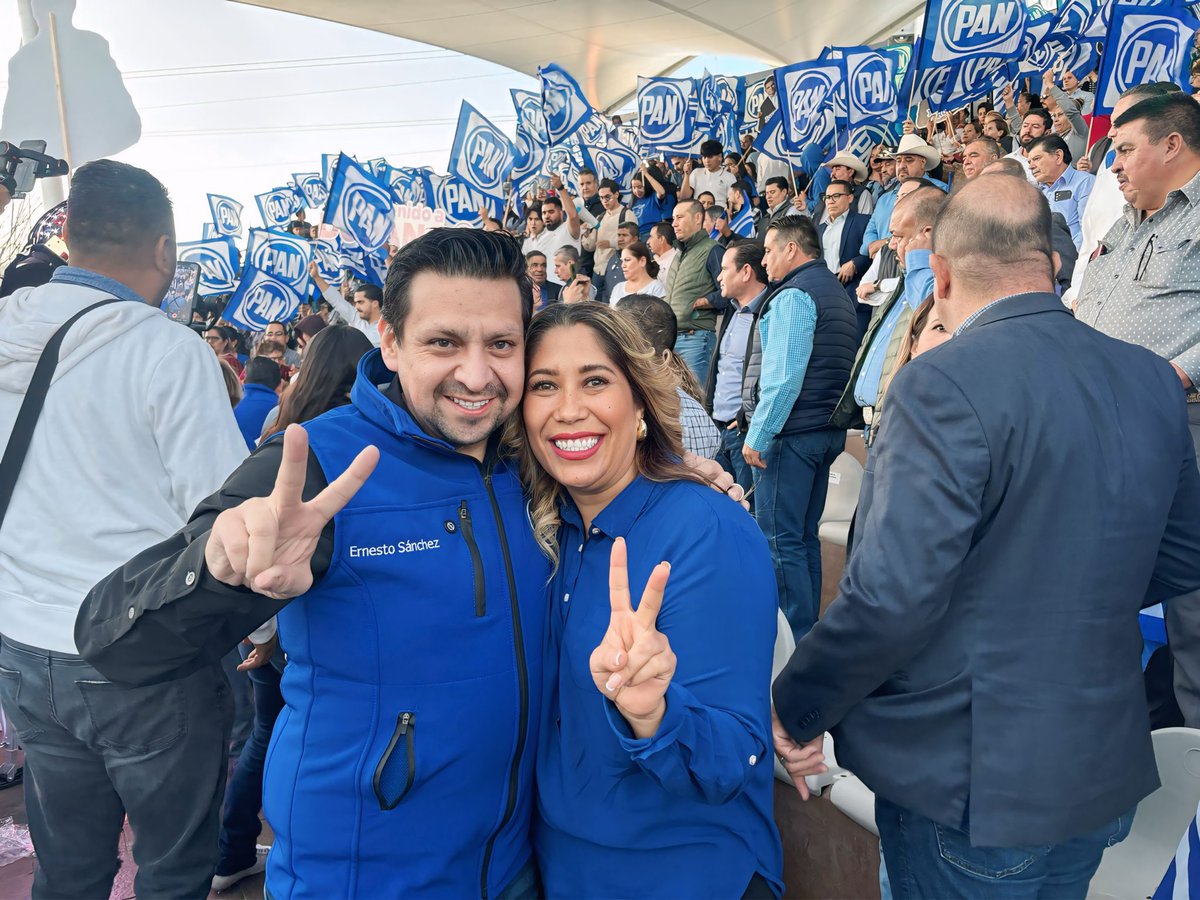Isabel_Onti_'s tweet photo. Un gusto recibir en Durango a Jorge Romero, candidato a presidir el Comité Ejecutivo Nacional del PAN. ¡En hora buena! Confiamos en ti para generar proyectos que favorezcan a nuestro partido y a nuestra militancia. #PAN #JorgeRomero #Durango #FuerzaAzul 💙 https://t.co/X0ejJx7AH4