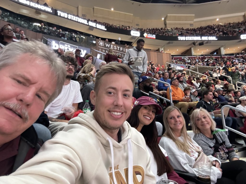 mattkozLA's tweet photo. #letemknow go Cavs 8-0 💪🏼 https://t.co/IgaJEKWjv1