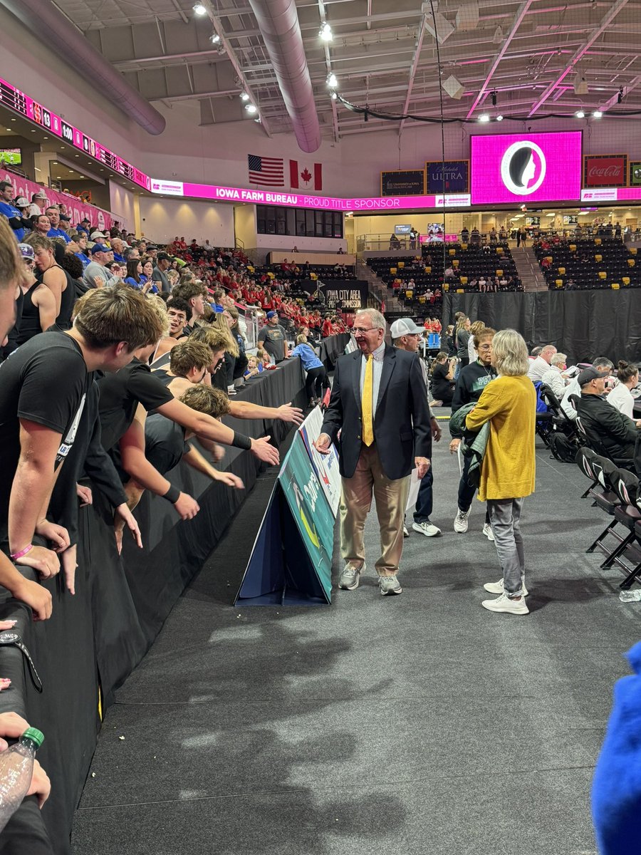 Mr. McCue has received the Sportsmanship Recipient recognition from the Iowa Girls High School Athletic Union at tonight's game, a testament to his exemplary support of our Clipper athletes and students! 💙🤍
#IGHSAU