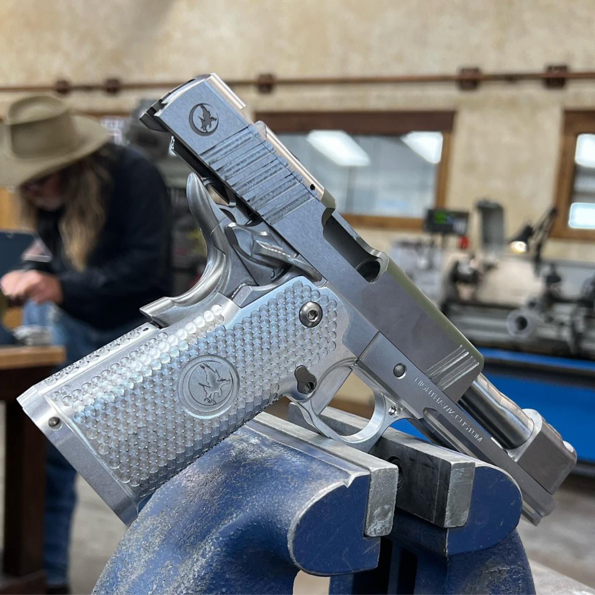 NighthawkCustom's tweet photo. We had an awesome Monday, and we plan to have an even better Tuesday!! 🇺🇸 Get out and do your part!
#SandHawk #NighthawkCustom #NighthawkCustomSandHawk #HandBuilt https://t.co/uRYISRzQPU
