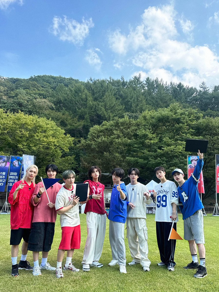 BangChan_17's tweet photo. [SKZ-BEHIND📸]

🍀I. Feel. 럿끼 vs 한방에 승리💥 
뜨겁고 시원했던 가을운동회☀💦

#StrayKids #스트레이키즈
#스키즈코드 #SKZCODE
#가을운동회
#FallFieldDay
#YouMakeStrayKidsStay https://t.co/8BuDStqruQ