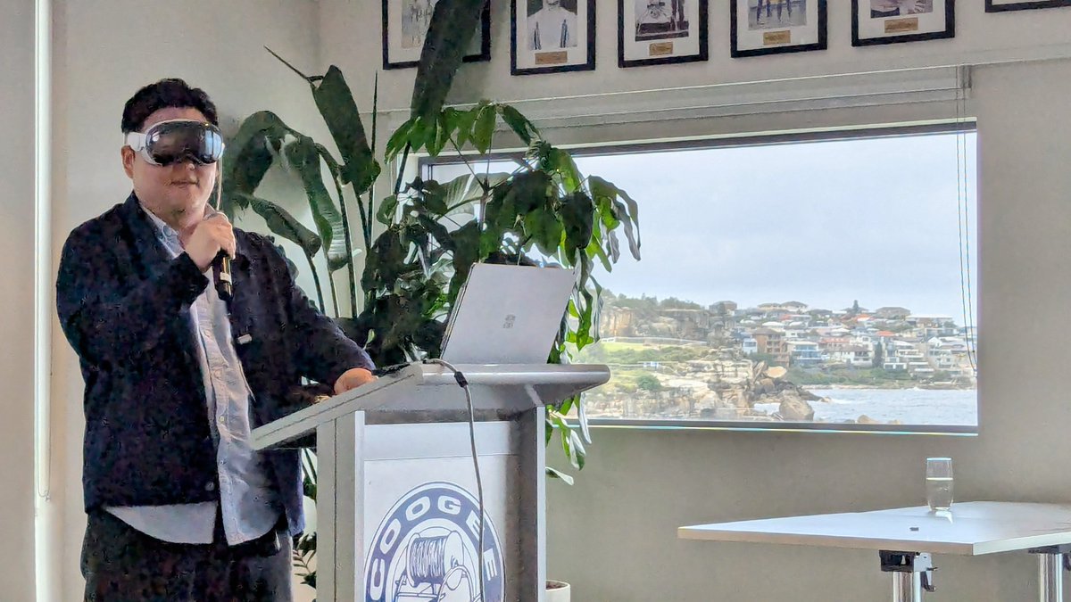 Martin Smith (@martinalexsmith) on Twitter photo Ki Wook > K iWook
A first for me... <a href="/KiWookKim816/">Ki Wook Kim 김기욱</a> presenting his lab's vision through <a href="/Apple/">Apple</a> visionPro at the <a href="/UNSWBABS/">UNSW Biotechnology & Biomolecular Sciences</a> retreat in Coogee. Ki Wook > K iWook
A first for me... <a href="/KiWookKim816/">Ki Wook Kim 김기욱</a> presenting his lab's vision through <a href="/Apple/">Apple</a> visionPro at the <a href="/UNSWBABS/">UNSW Biotechnology & Biomolecular Sciences</a> retreat in Coogee.