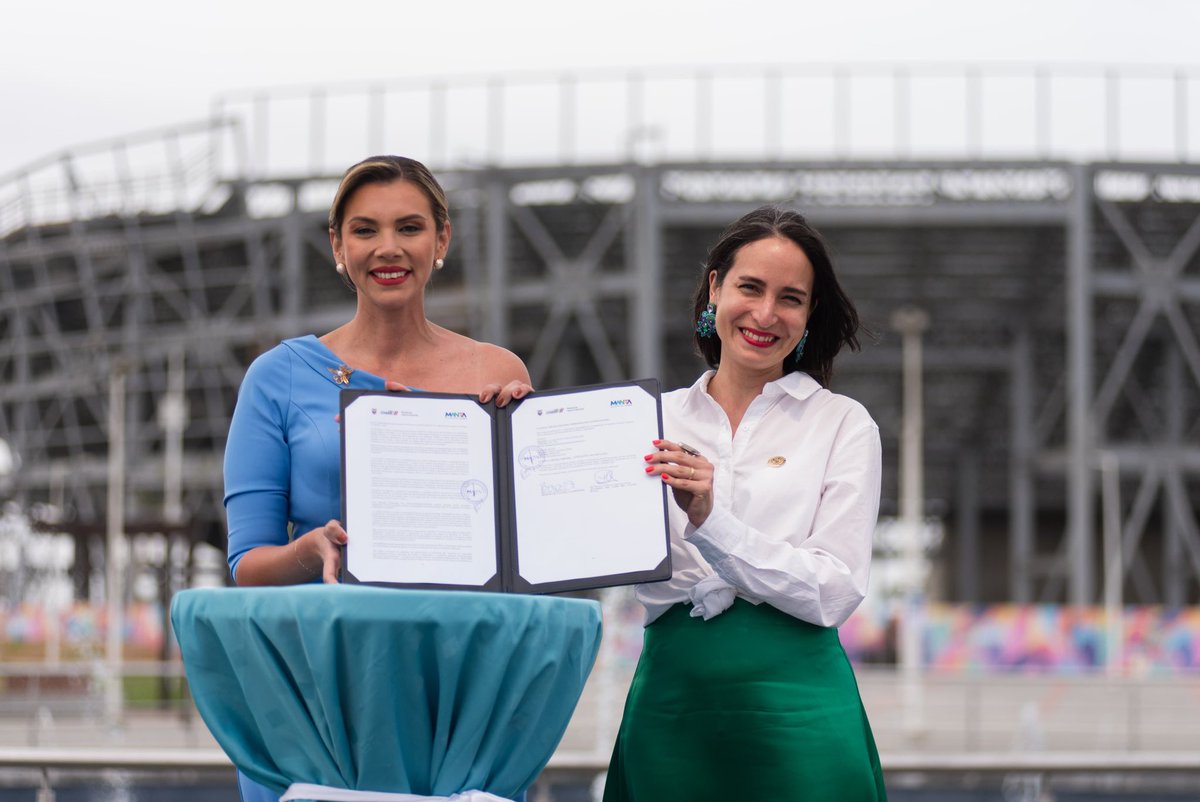 DPalaciosEc's tweet photo. ¡Felicitaciones a Manta en sus 102 años de cantonización! 

Desde @AgriculturaEc nos unimos a su celebración para reconocer la fortaleza y resiliencia de los hermanos mantenses, en especial de quienes nos privilegian en sus fértiles tierras con sus  #ManosParaElcampo https://t.co/0hifRPQ3Bg