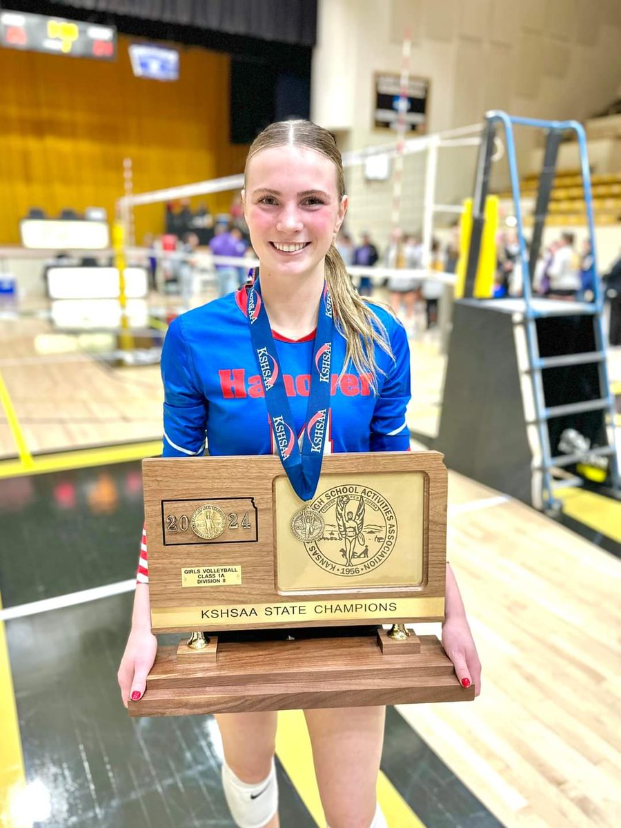 SSA_Girls_Hoops's tweet photo. Congratulations to the Hanover High girls volleyball team for their 1A Division II State Championship! The Wildcats go an astounding 42-1 on the season! #SSA player, Gracie Bruna, helped propel the team to the 'chip! Now rest? No, school hoops! 🏐🏀 #SSAgirlshoops #multisportstar https://t.co/BFcuhrTdOH