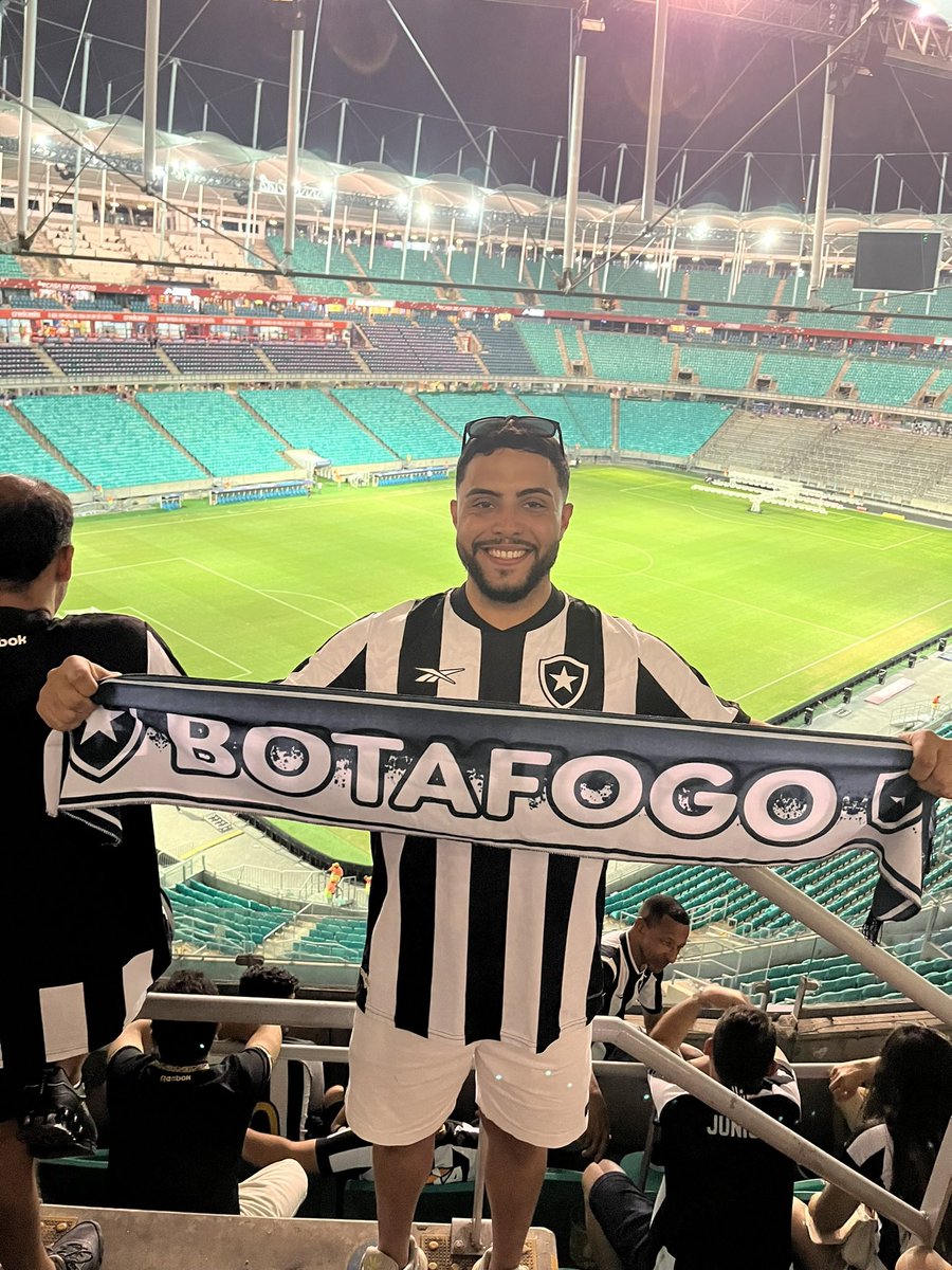 MViniOf's tweet photo. Muito tempo sem foto por aqui. 
Relembrar o jogo na casa do Bahêa https://t.co/X3sC7TtciQ