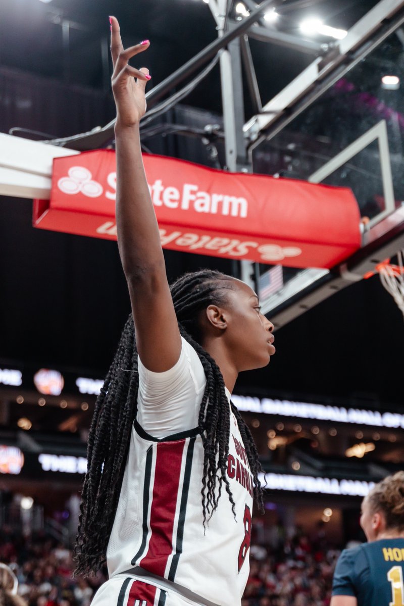 GamecockWBB's tweet photo. AT THE HALF | USC 37, MICH 38

Kitts ➡️ 12 pts
Edwards, Johnson ➡️ 8 pts https://t.co/c11LBoPsLH