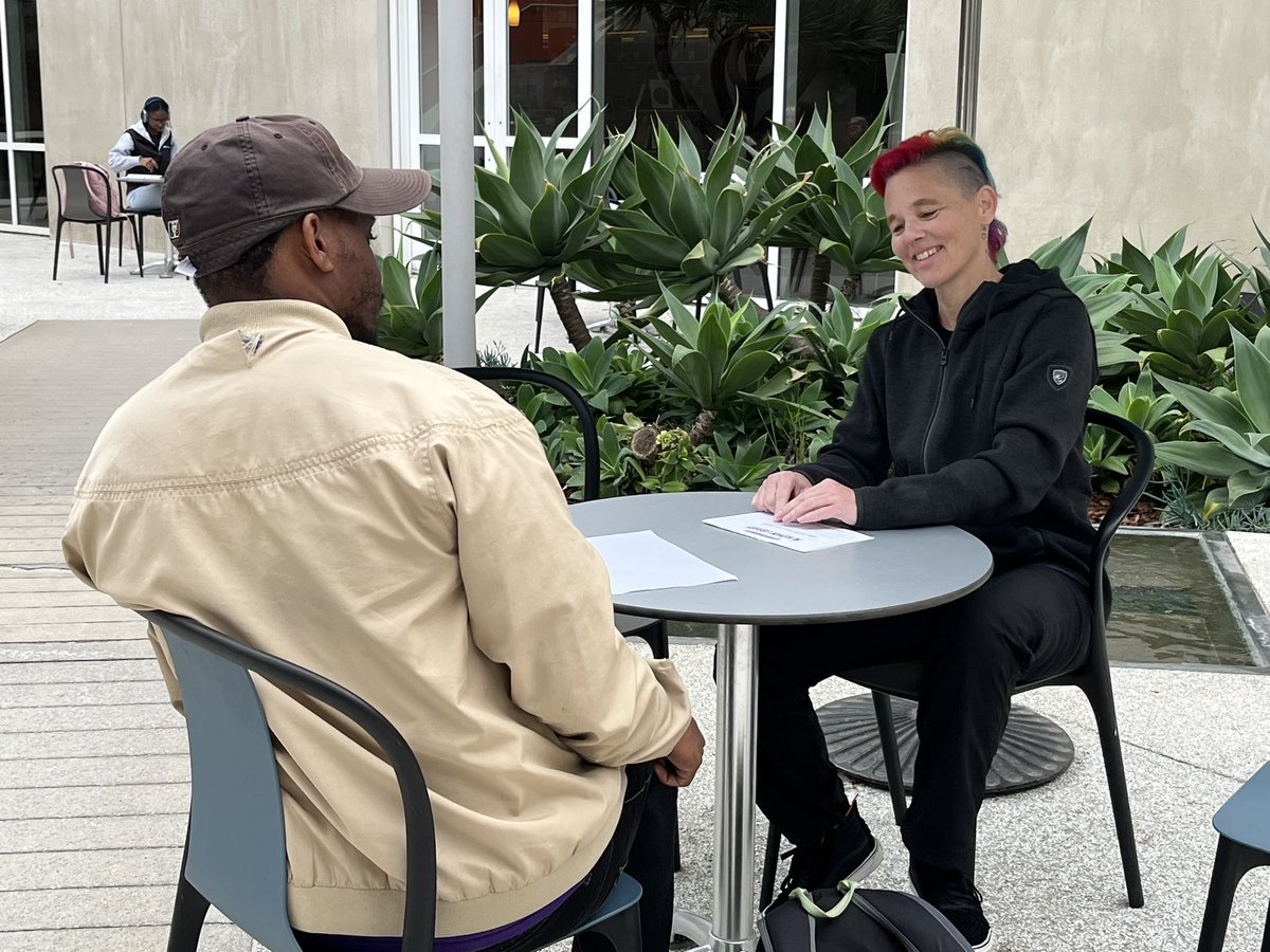 SMPublicLibrary's tweet photo. It's always a great time when the @TheHumanLibrary visits us 🥰
#SMPL #SMPublicLibrary #SantaMonicaPublicLibrary #TheBestLibraryOnTheWestCoast #UnJudgeSomeone #HumanLibary #HumanBook https://t.co/MhlCykNY4B