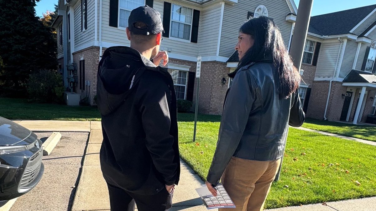 AAPIVictoryFund's tweet image. There’s nothing like talking to voters one on one. The ground game this election has been incredible, with thousands of volunteers and millions of doors knocked. This is how we win, person to person, one conversation at a time.

#getoutthevote at go.kamalaharris.com