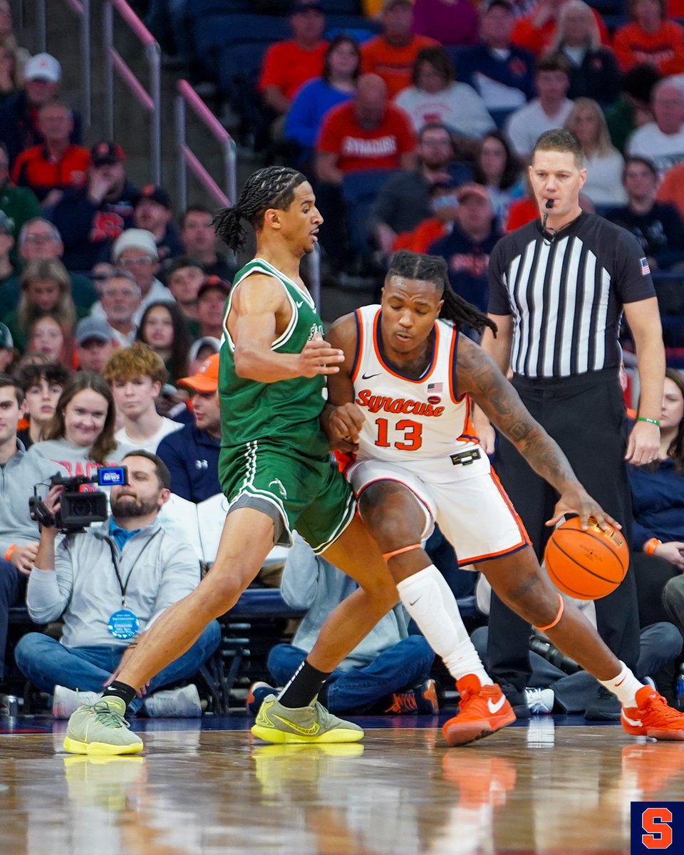 Cuse_MBB's tweet photo. JD with 9 points, 7 boards in the first half of his Orange debut

@jydavis13 https://t.co/bplVPng5iG
