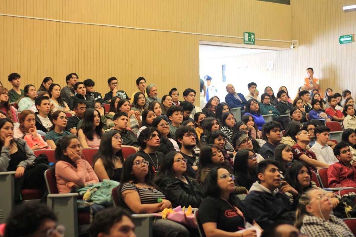 ¡ Estuvo genial! Un gusto haber participado, muchas gracias por la invitación. La oportunidad de elevar el nivel de conciencia para la ciudadanía digital. Un saludo a toda la comunidad de UPIICSA 🤩