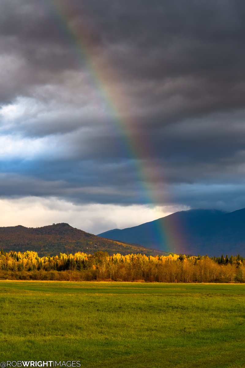 RobWrightImages's tweet image. Evening golden hour, peak foliage, and a rainbow during my White Mountains &amp;amp; Vermont adventure early last month. Take me back.
--
October 9, 2024
Jefferson, NH
#fall #fallfoliage #whitemountains #autumn #autumnvibes #travel #rainbow