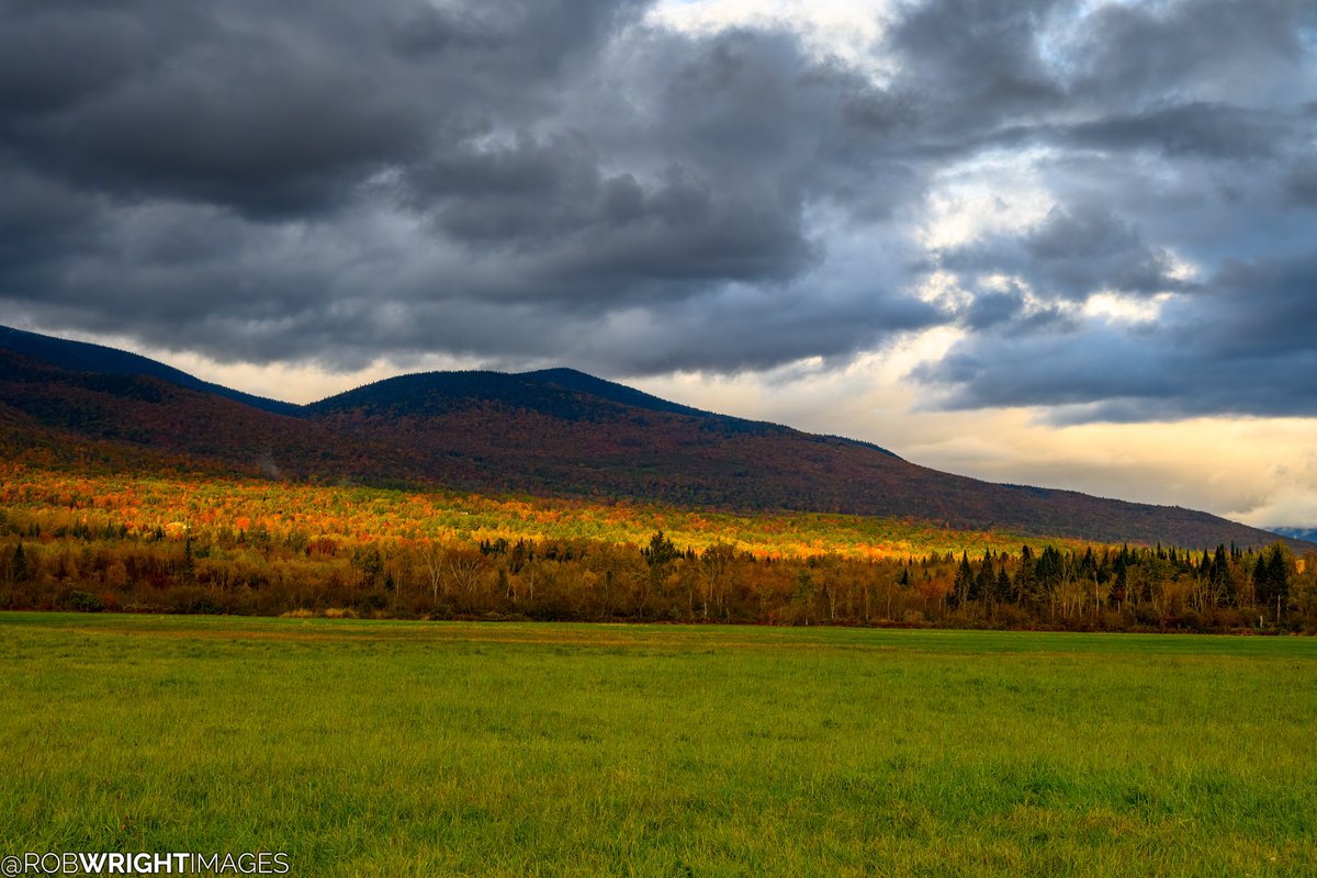 RobWrightImages's tweet image. Evening golden hour, peak foliage, and a rainbow during my White Mountains &amp;amp; Vermont adventure early last month. Take me back.
--
October 9, 2024
Jefferson, NH
#fall #fallfoliage #whitemountains #autumn #autumnvibes #travel #rainbow