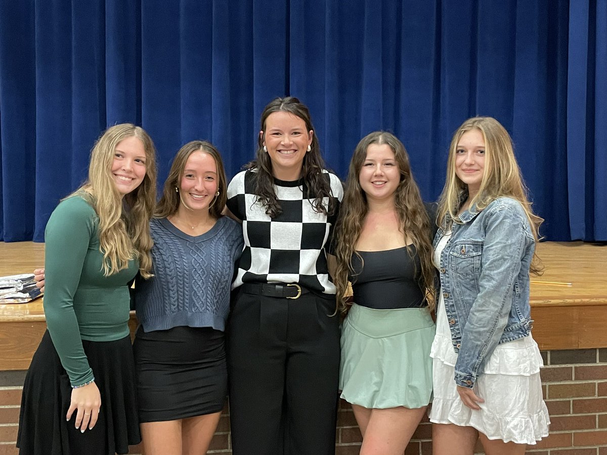HilliardLynx's tweet photo. Thank you parents, players, coaches, and the board for a successful year! 🏑 What a great evening spent with the Hilliard Lynx family at the end of season banquet!  Good luck seniors on your future endeavors! https://t.co/XpvSz8I4bv