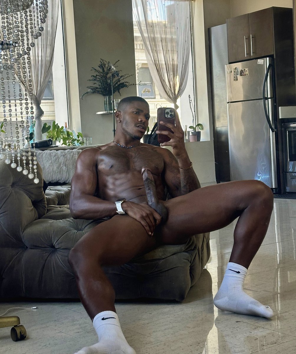 KingMarcelluss's tweet photo. RT if you need some company 😈👀 https://t.co/hRQYIlaOHN