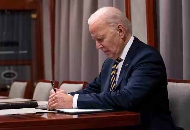 Miti_Blue's tweet photo. No matter what will be the result tomorrow, we’ll never forget that what did this man to save our democracy.

THANK YOU JOE 💙 https://t.co/S51oqOoXWG