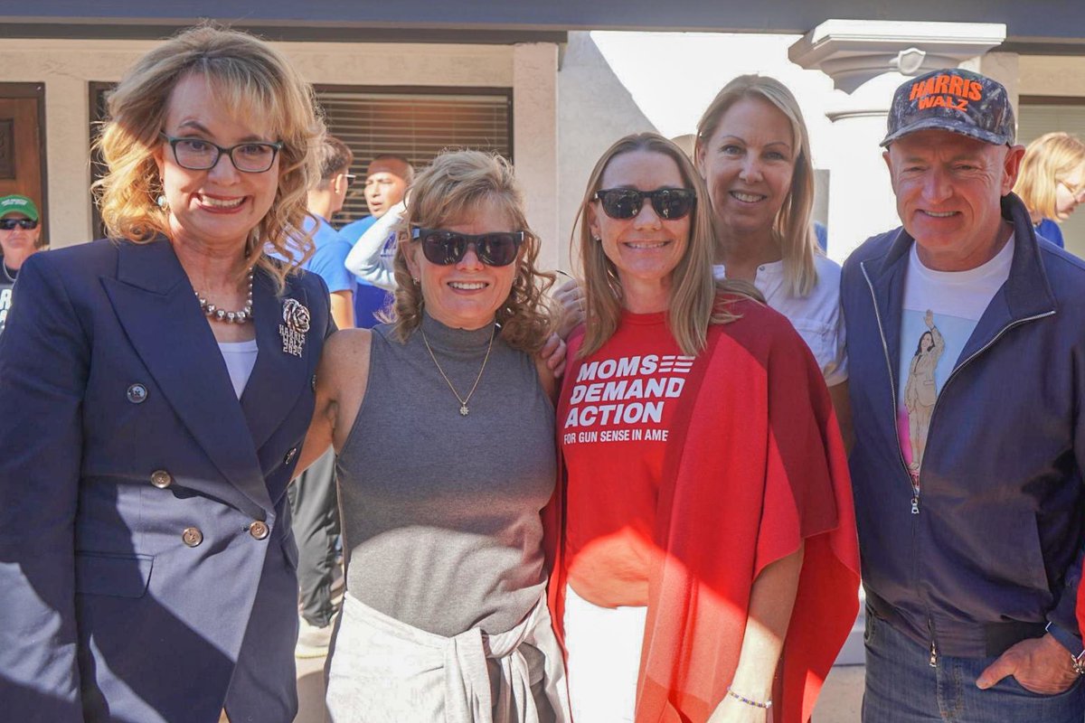 Tomorrow we have the have a chance to flip the Arizona legislature for the first time in decades! <a href="/GabbyGiffords/">Gabrielle Giffords</a> and I were thrilled to see so many Arizonans heading to knock doors today for the <a href="/A_DLCC/">ADLCC</a> in #LD4 to give us Democratic majorities in the State Senate and House.