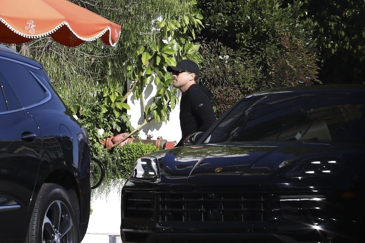 j__davisson's tweet image. Leonardo DiCaprio made a stylish exit from a trendy restaurant on Bird Street in Los Angeles, capturing the attention of onlookers on November 4, 2024