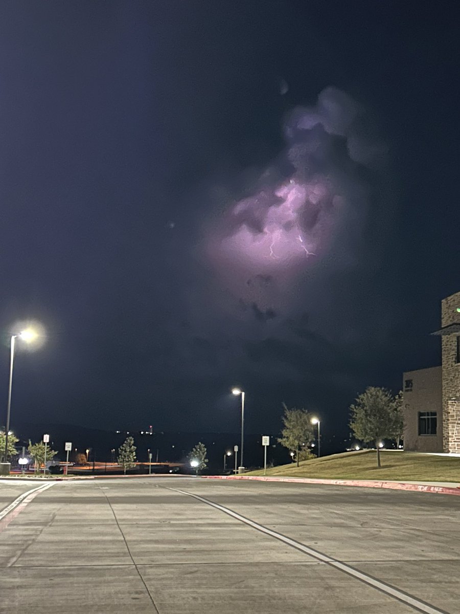 MrsG03812's tweet photo. Leaving HPMS after a basketball game to see lightning in the sky as the front rolls inβ¦. Itβs the simplest things. #HisCreation #TogetherWeCan #KISDinspires
#petersonProud https://t.co/vSV38U48em