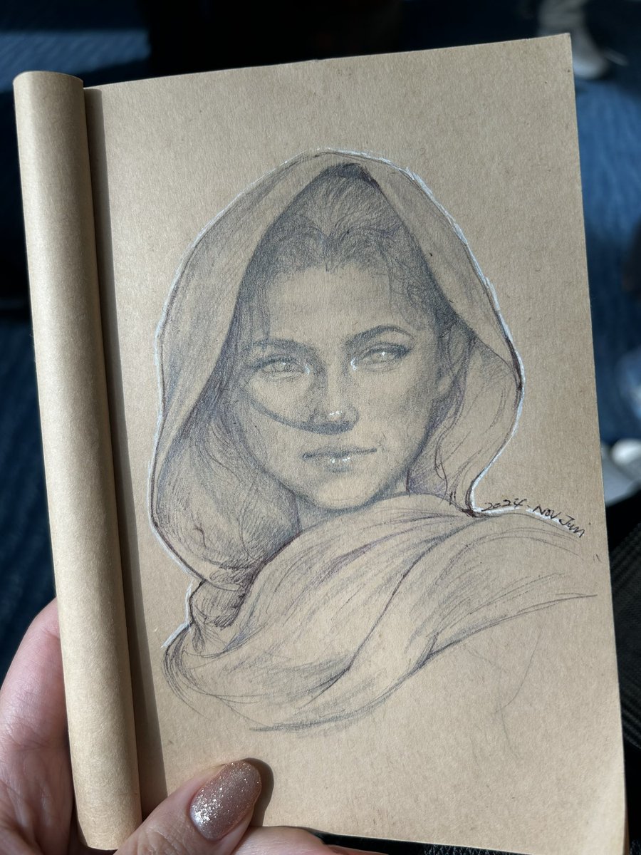 お題箱からチャニ。飛行機の中でDune 2を見ながら描いた✏️ ゼンデイヤの上半身の骨格めっちゃ好き😌　>DUNEのChani Zendayaを出来ましたら描いていただきたいです！
#odaibako_jurithedreamer odaibako.net/odais/a2f46c61… requested Chani from Dune. I was watching the movie in the flight to Japan