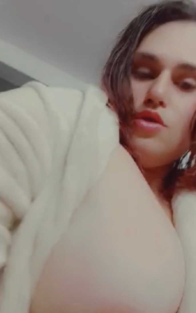 TheDreamyPlug's tweet photo. Can I show you what’s under this robe ? 😜

#shower #lips #robe #steam #bbw #thedreamyplug #loveit #working #cutepic #naughty #fetish #solo https://t.co/ee839Y0RP7