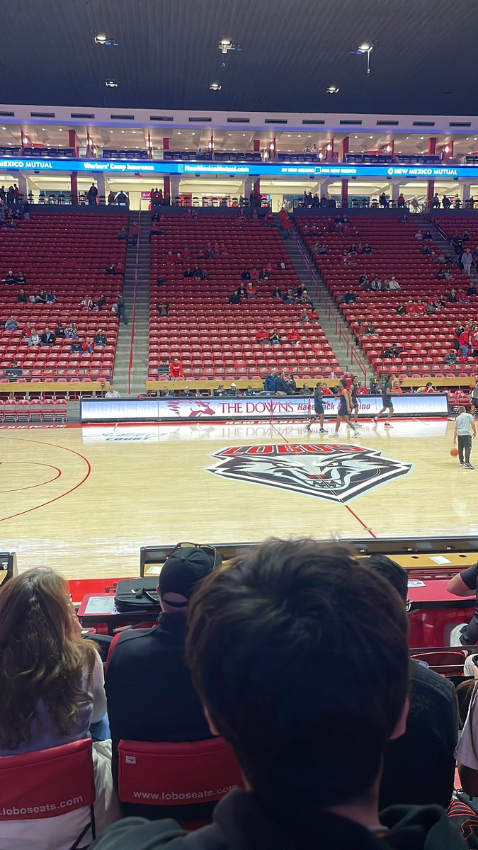 UNM_Express's tweet photo. WE HERE!!! #letsgolobos #Gobos #Golobos https://t.co/g42gLBaXhV