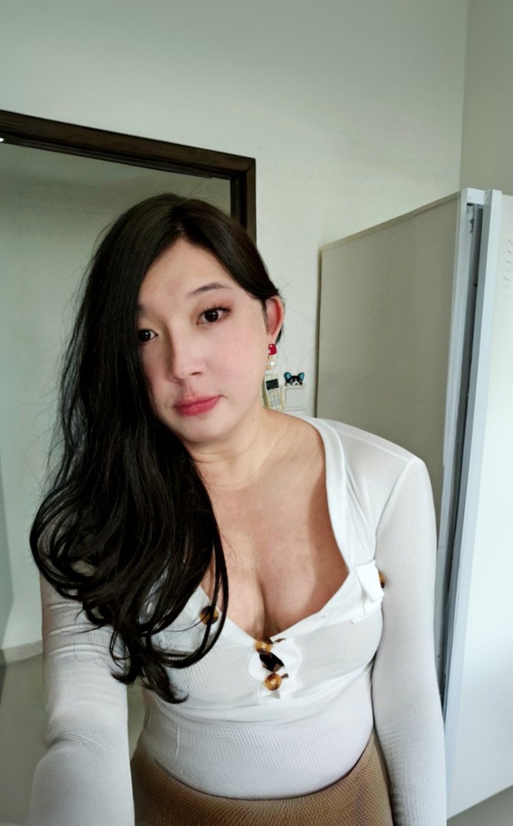 肉丝+乳沟+性感大卷发，日本AV人妻的装扮会增加回头率吗？ 好久没有伪街。
https://t.co/ZRtrYi4F7t https://t.co/Fz1cDdh4wD