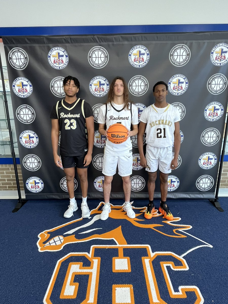 TerryAlbertJr1's tweet photo. We had a great day at media day today! The team has been working hard and is excited to start the season!🐝🏀 🔥💛 https://t.co/pQias0ulH4