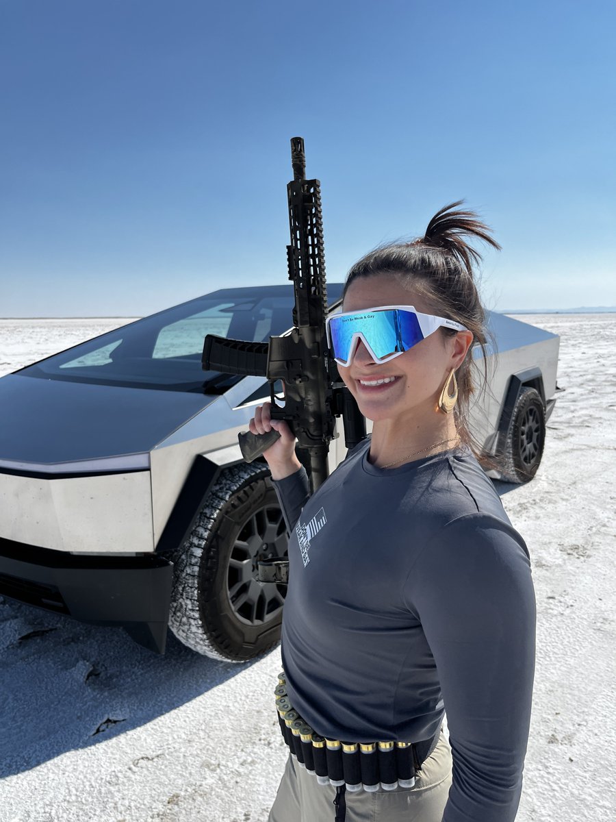 Valentina Gomez tweet media