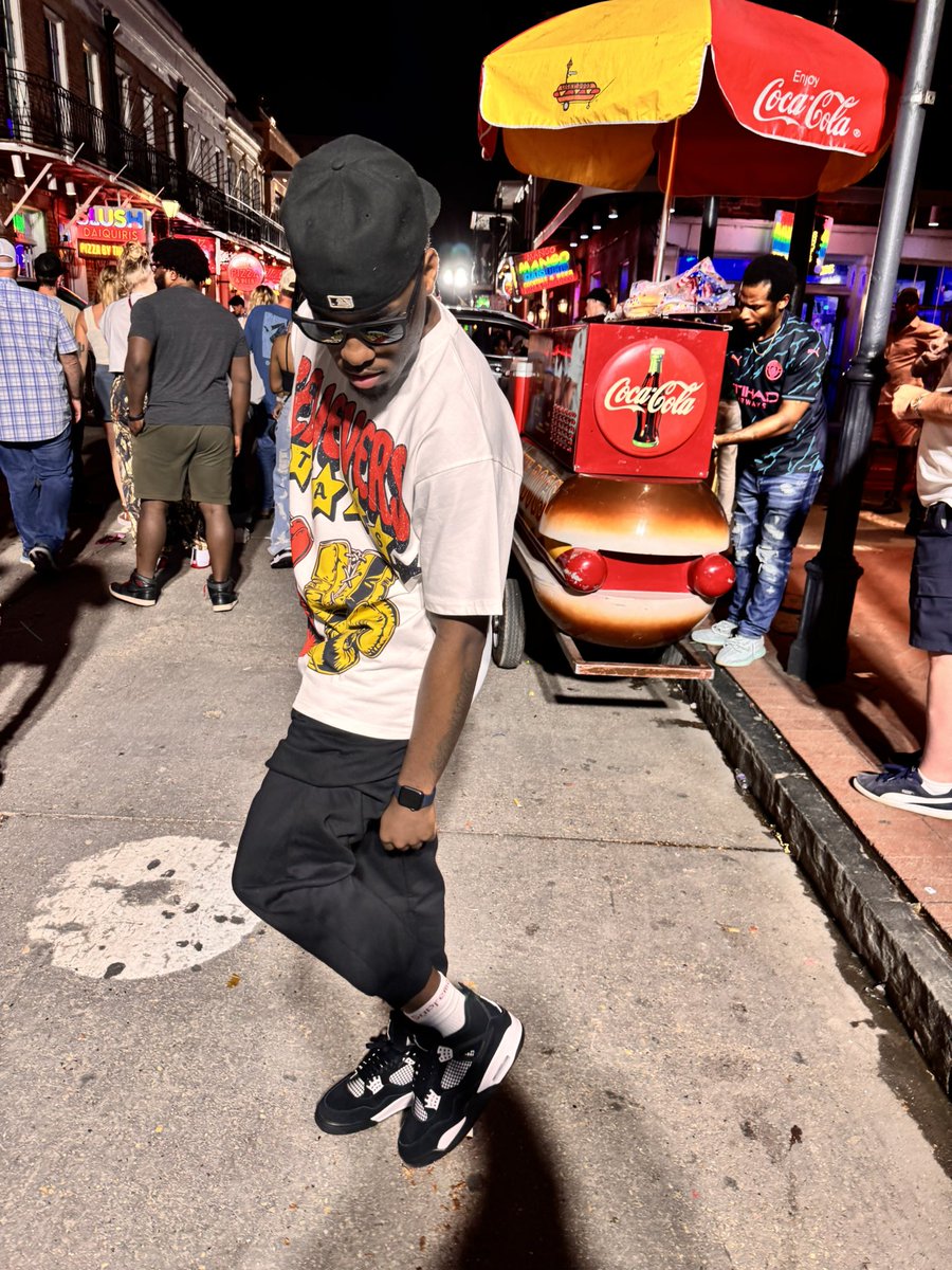 1taeeee's tweet photo. I dont pop out often but i pop it when i do 🤲🏽 https://t.co/nHlV2trebA
