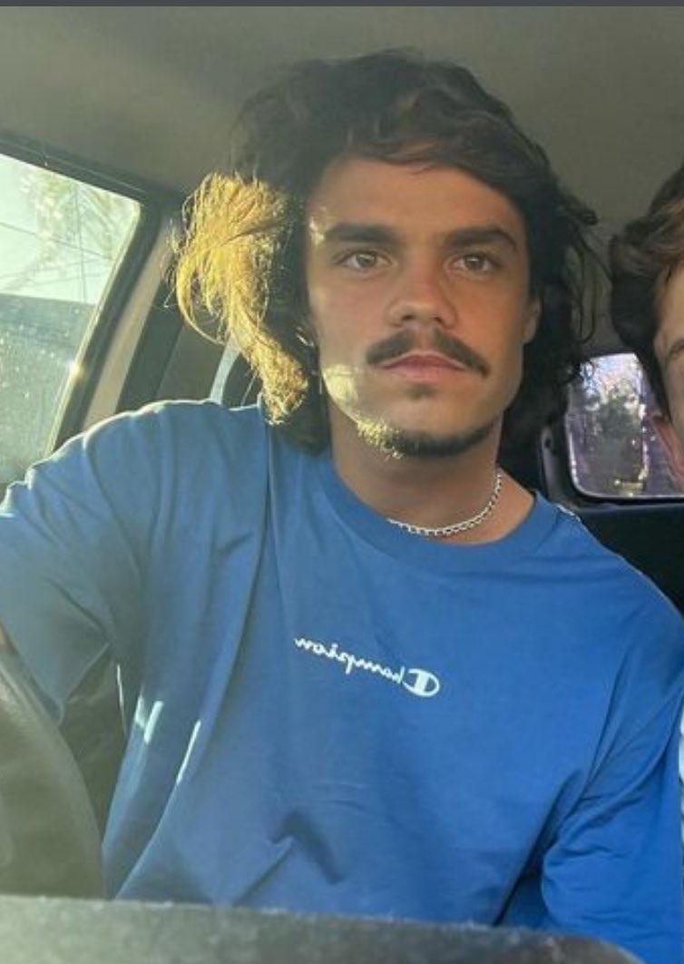 perdón pero toti en esta foto 🫦🫦
