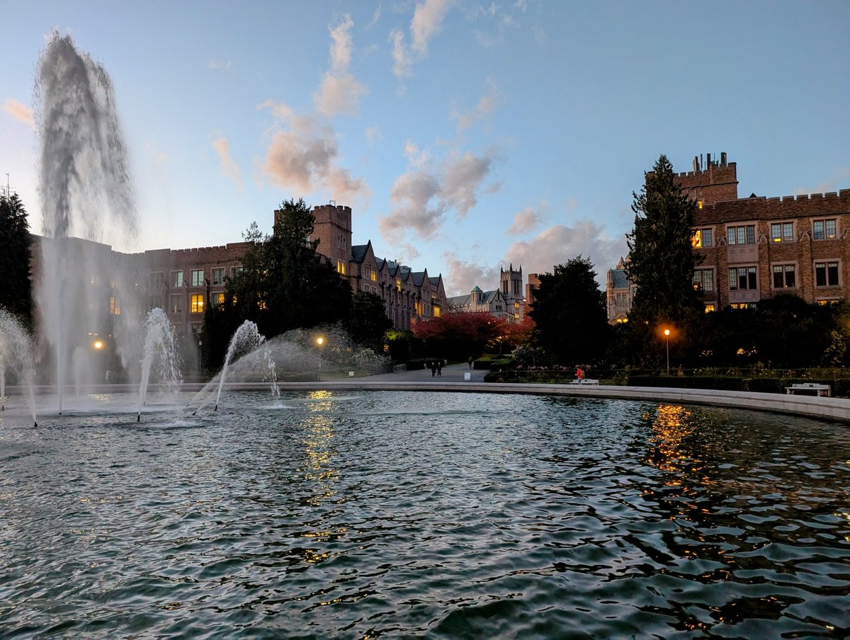 neuroamyo's tweet image. Spring tends to get all the attention, but UW campus does pretty well by fall too.