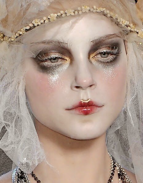 _HDD's tweet photo. Makeup by Pat Mcgrath for John Galliano (2007) https://t.co/8SzyK5TGo4