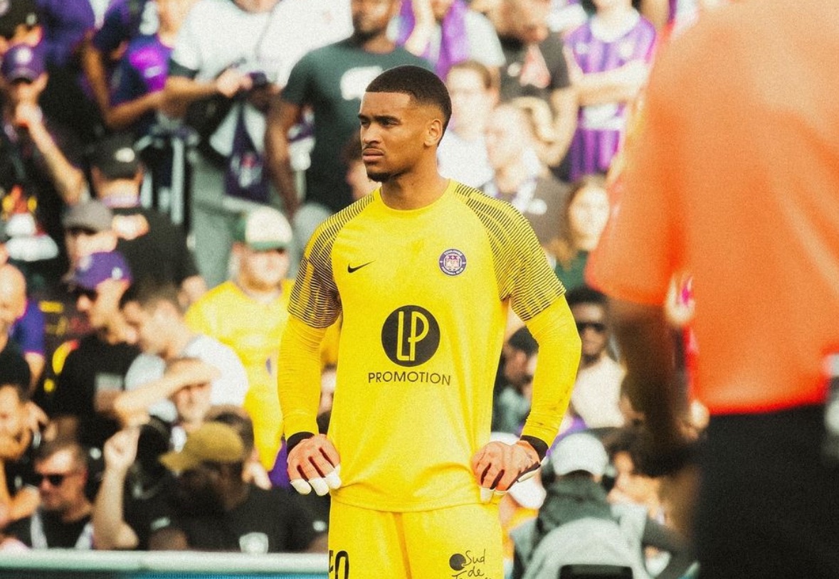 FabrizioRomano's tweet photo. ✨🇫🇷 French 19 year old goalkeeper Guillaume Restes has 4 clean sheets in 10 games for Toulouse this season.

Several top clubs keep monitoring his progress as top talent for the future. https://t.co/asUOg3mZyp