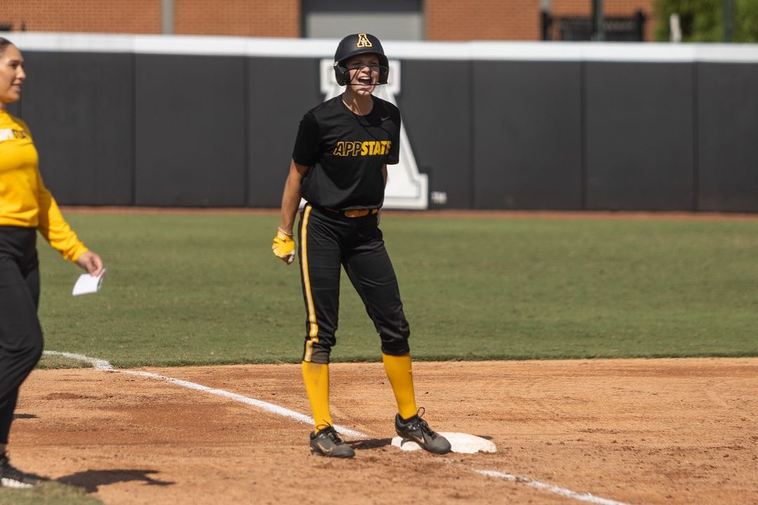 Some App State action ⛰️

#NCAASoftball x 📸 <a href="/AppStateSB/">App State Softball</a>