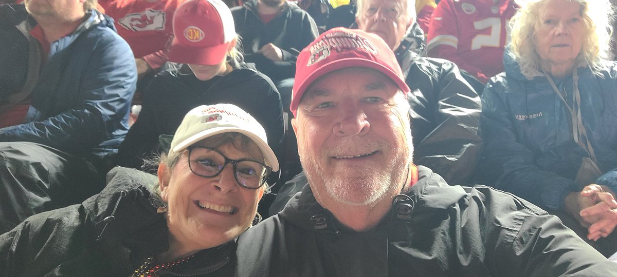 GAILJON05835218's tweet photo. PERFECT NIGHT!#ChiefsKingdom https://t.co/CwPy01TtUZ