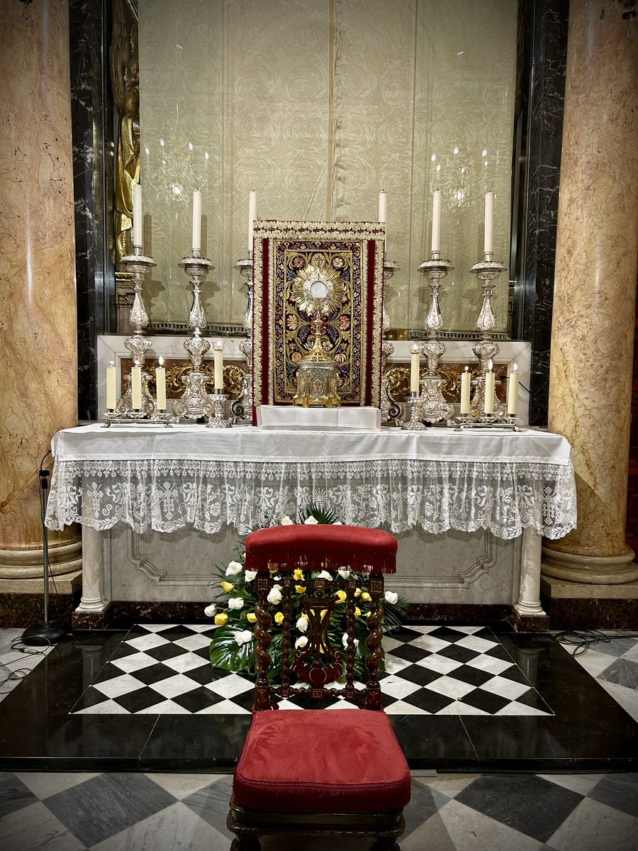 basilicadesampa's tweet photo. XL HORAS 40 horas de Adoración al Santísimo Sacramento en el camarín de la Virgen. 
Unidos  en oración por el pueblo valenciano tras la catástrofe, pedimos a Cristo que sea refugio en la tormenta.

Del 5 al 8 de noviembre 
🕛 de 9:30 a 13 horas 
y de 16:30 a 19 horas 

#MaredeDéu https://t.co/D2hxxT69is