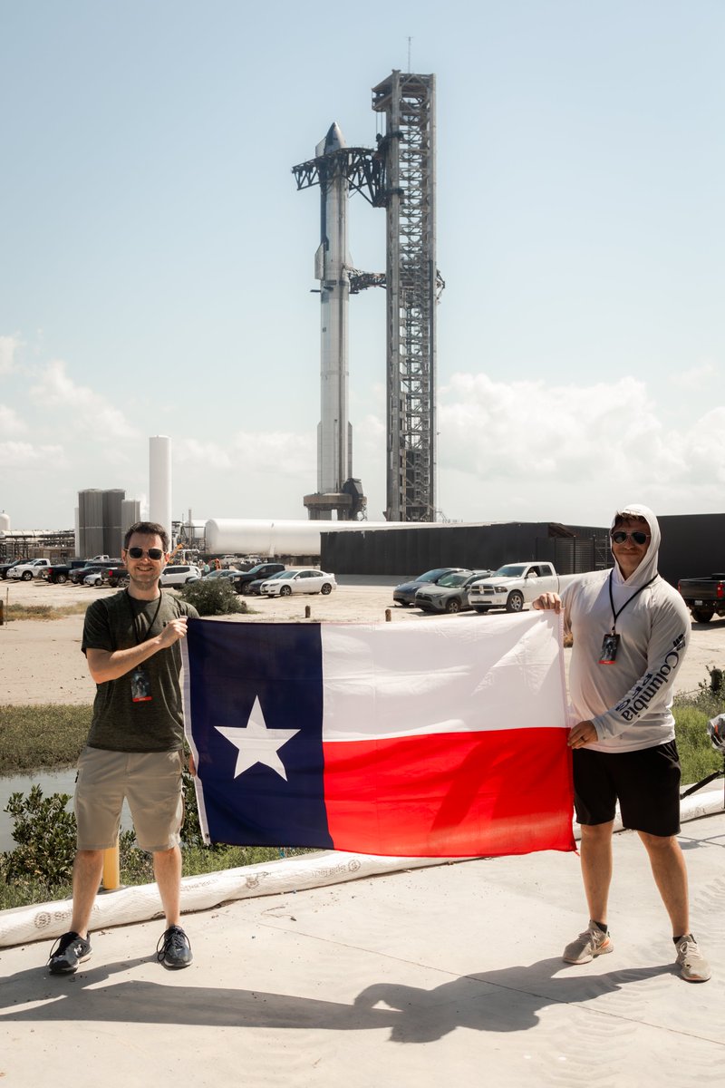 TheAstroN8's tweet photo. Three rockets in one year with the possibility of a fourth. Immensely grateful for the opportunities of 2024 and those who've supported the efforts and made them possible! Looking forward to more in 2025 😎
#Starship #IFT3 #IFT4 #IFT5 https://t.co/MN1aiNxZjY