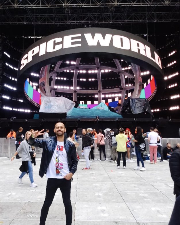 yingliwong's tweet photo. Celebramos el aniversario del álbum debut “SPICE” de las Spice Girls con esta foto de mi querido amigo @SaulRubioAlzaga en el SpiceWorld19 🌐✌🏻

https://t.co/Rq83NJdWdi

#spicegirls #spice #wannabe #sayyoullbethere #2become1 #emmabunton #gerihalliwell #melaniec #victoriabeckham https://t.co/L6jjWBNz7B