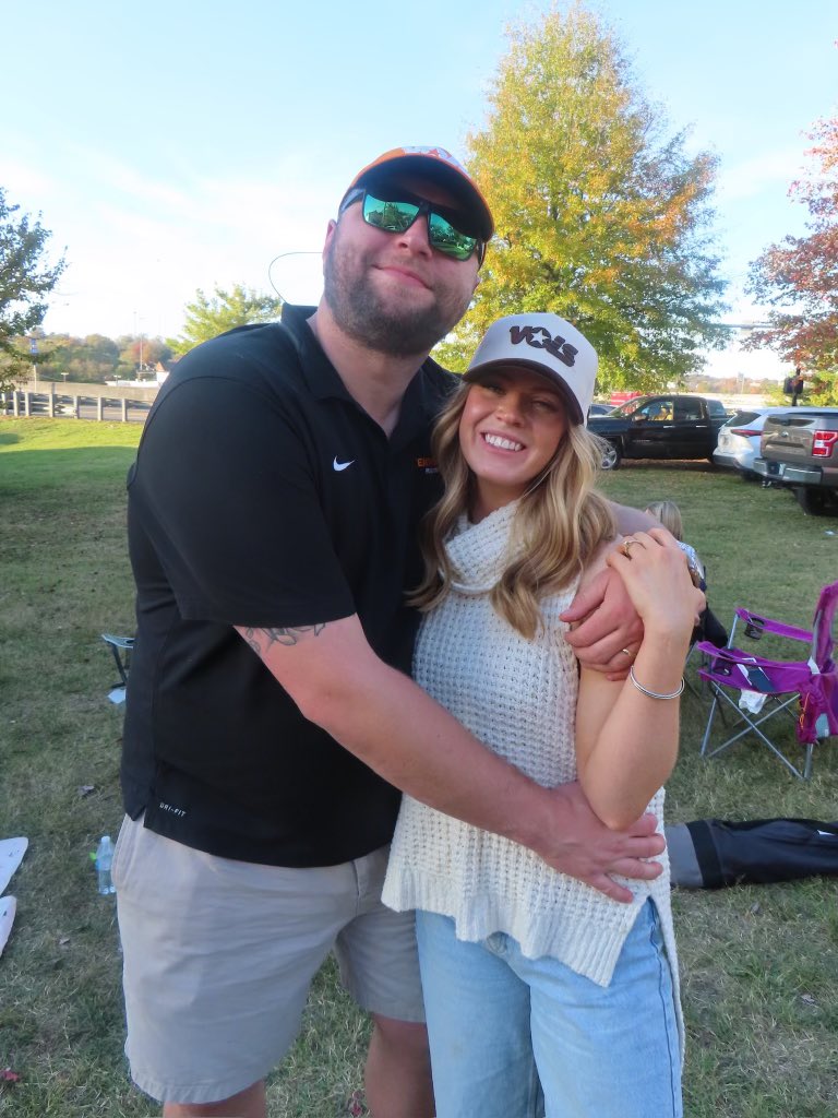 CTVols55's tweet photo. My girls.. How bout them Vols?!
#Sloanesdad https://t.co/aNYt7Nt8he