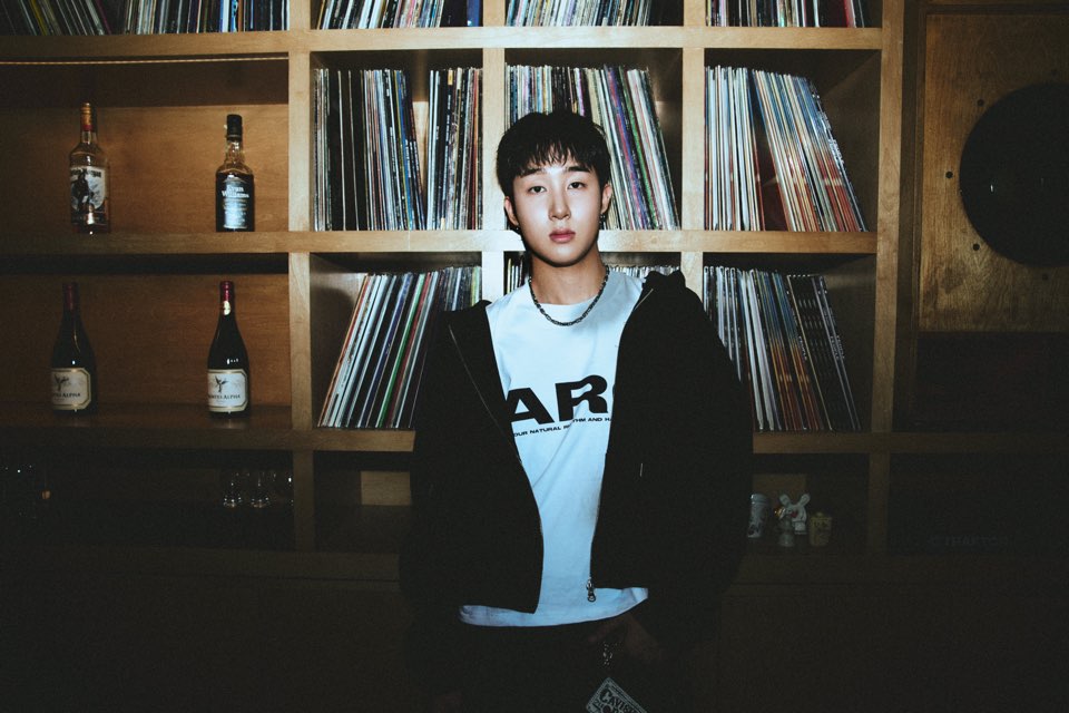 H1GHRMUSIC's tweet image. [NEWS] '하이어뮤직 신인' 심아론, 오늘(5일) 정식 데뷔…전곡 자작곡

5일 심아론은 각종 온라인 음원 사이트를 통해 데뷔 EP '차례'를 발매
심아론이 6곡 전곡의 작사, 작곡에 적극 참여! 

m.entertain.naver.com/now/article/11… 

#심아론 #simaron
#차례 #TURN
#H1GHRMUSIC #하이어뮤직