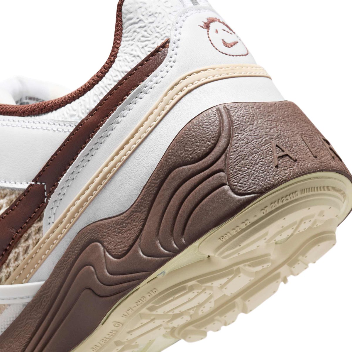 SOLELINKS's tweet photo. More Images: Travis Scott x Nike Zoom Field Jaxx 'Light Chocolate' https://t.co/uGjix8xLqu