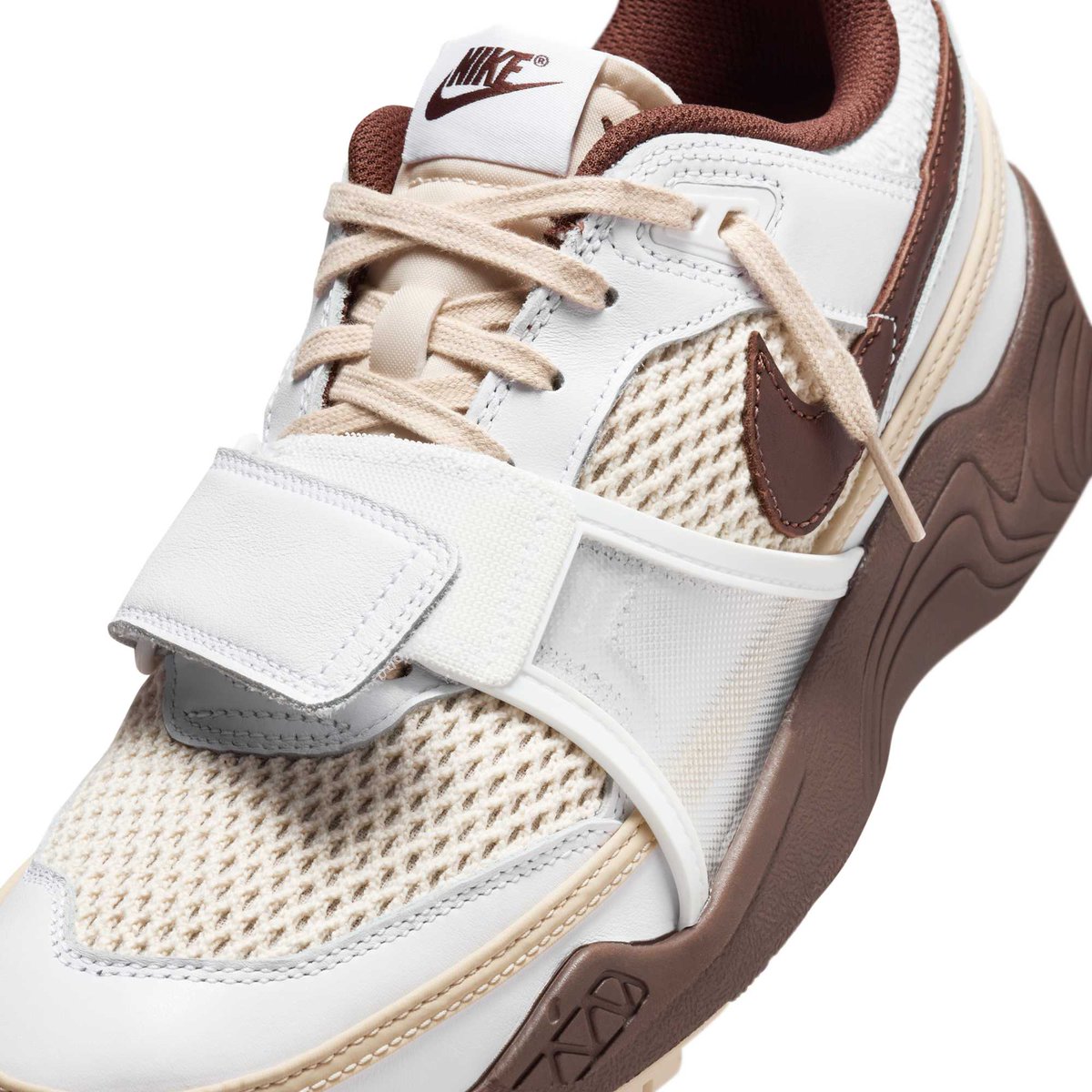 SOLELINKS's tweet photo. More Images: Travis Scott x Nike Zoom Field Jaxx 'Light Chocolate' https://t.co/uGjix8xLqu