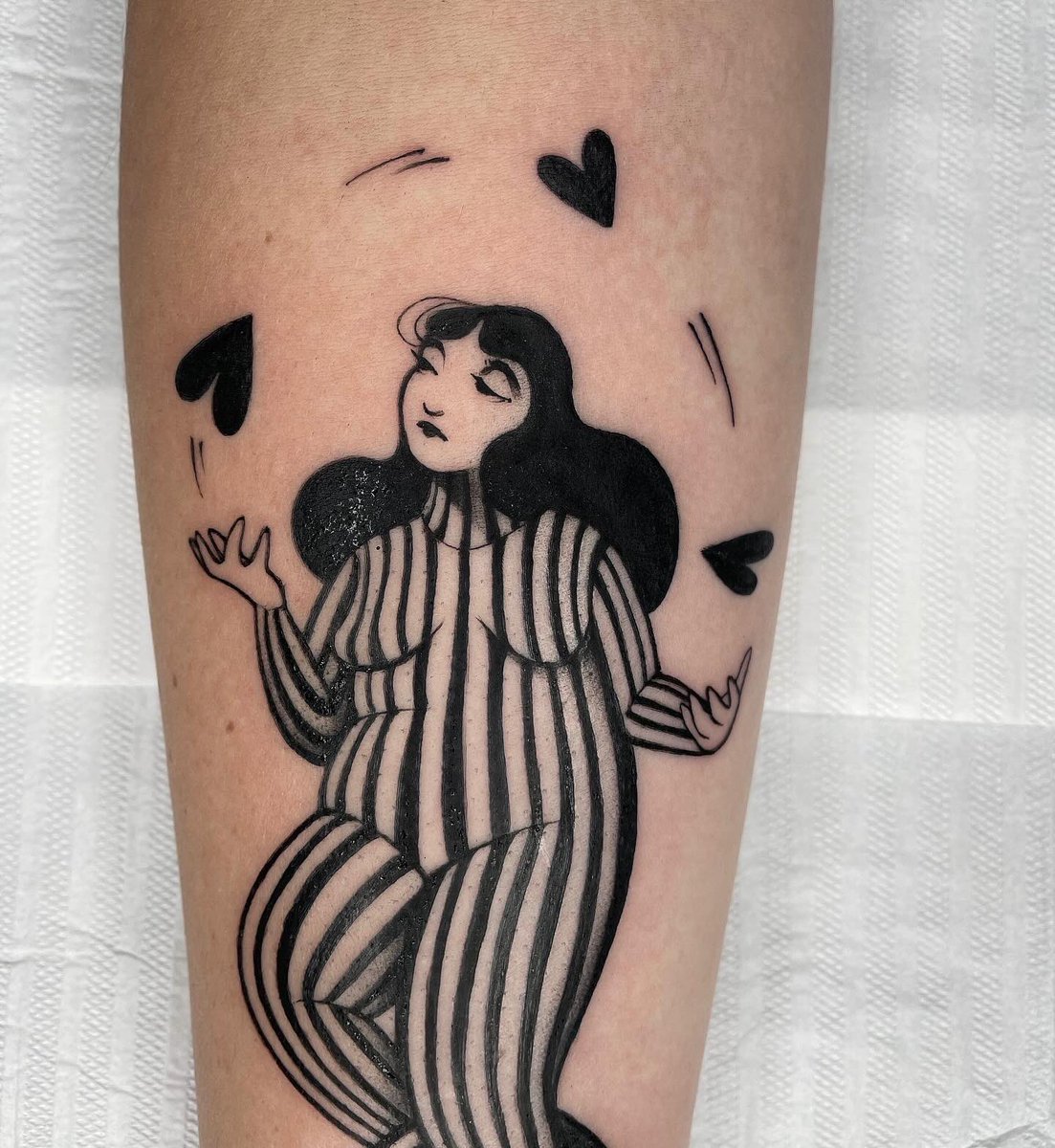 camomiulas's tweet photo. Oie gente, vejam essa malabarista que eu fiz vejam ♥ 
Me sigam no ig para mais tattoozinhas bem lindas @camomilaink https://t.co/efO4mIErRn