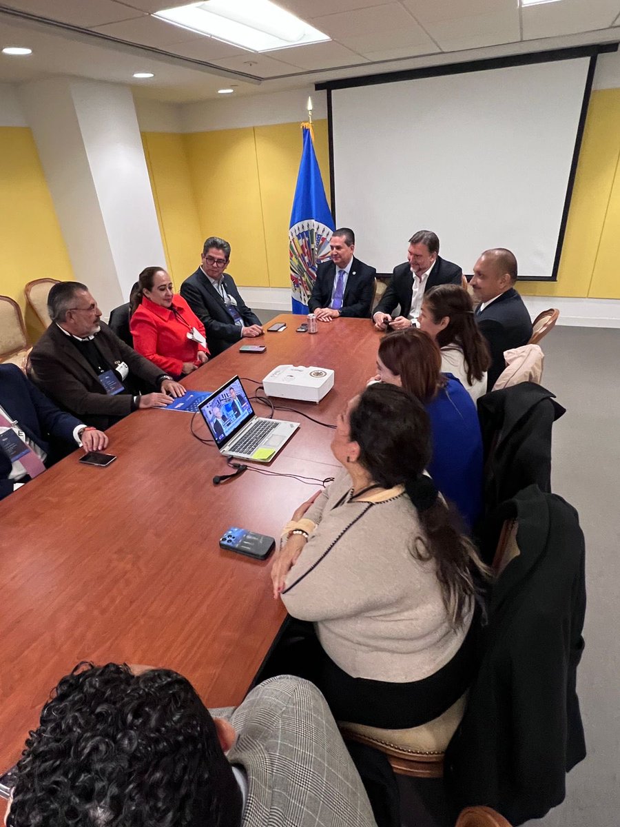 Un privilegio compartir ideas con servidores públicos de los tres órdenes de
Gobierno Estatales así como de Auroridades Electorales Locales de México 🇲🇽 en ocasión de su visita a Washington bajo la coordinación de <a href="/TransparenciaAL/">Transparencia Electoral</a> y <a href="/LMSantibanez/">Luis Miguel Santibáñez</a> para observar la #EleccionEUA2024