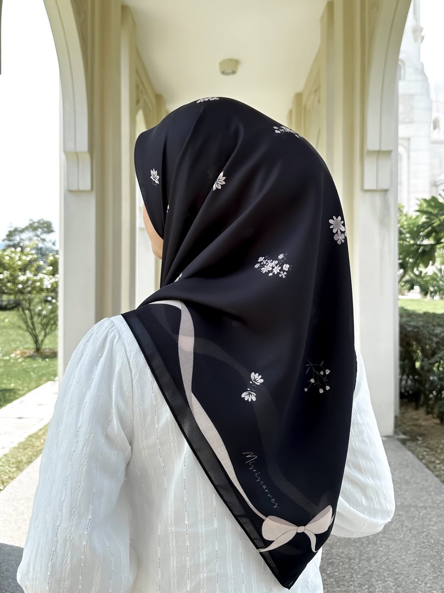 syzleenanisa's tweet photo. I nak belanja 1 SET tudung bunga kecik with ribbon border for FREE 🎀💫

AND CASHH RM200. Dua-dua terus korang dapat

Dari kiri 1,2,3,4,5 mana satu pilihan hati? 

RT, like and quote this tweet. In 48 hours i pilih. Goodluck!✨ https://t.co/bm9LzwhpYC