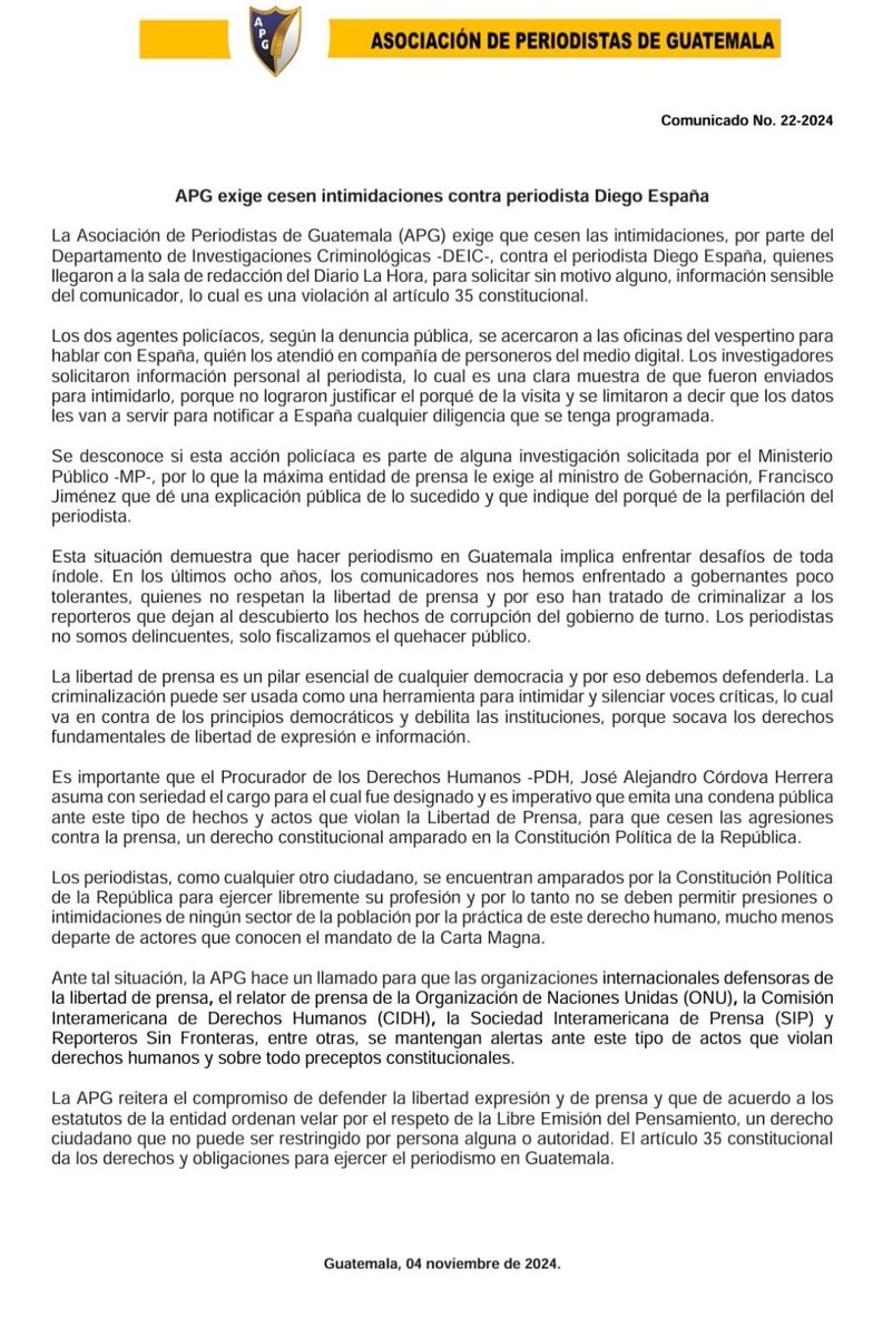 eP_investiga's tweet photo. #AHORA 🚨 | La APG denuncia intimidación contra el periodista Diego España por parte de la DEIC en redacción de Diario La Hora. Exige respeto a la libertad de prensa y que el @PDHgt condene estos actos que vulneran el derecho a informar. https://t.co/Rbnc4OORMe