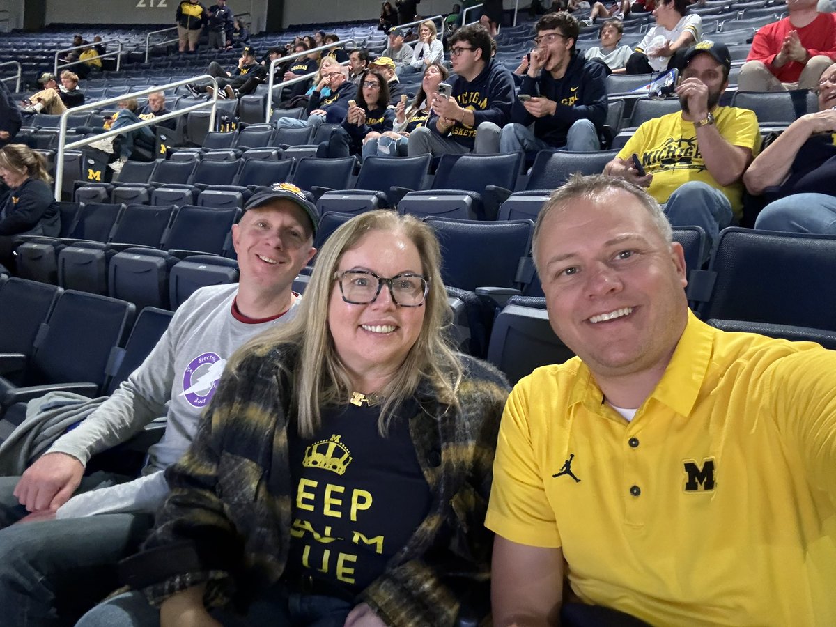 MelissaJoyCFP's tweet photo. Here for the launch of the Dusty May dynasty. 🚀
#KeepCalmAndGoBlue #GoBlue #LiveatCrisler
🏀 💛💙 https://t.co/0giDrRVCgu