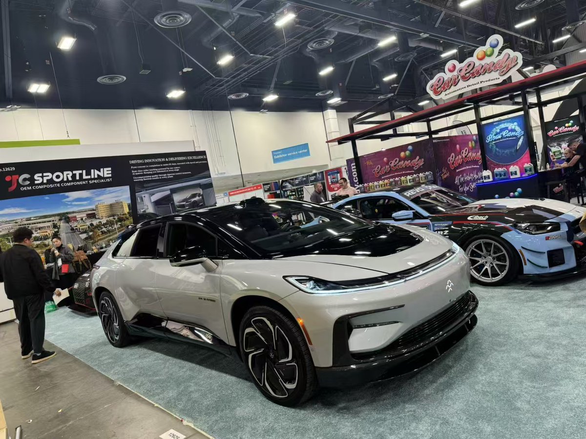 JcsportlineCN's tweet image. Booth #12629 – JCSPORTLINE bringing the heat! 🔥
The battle machines have arrived, and we're here… where you at? 🤔
#SEMA2024 #CarShow #CustomCars #CarbonFiber
