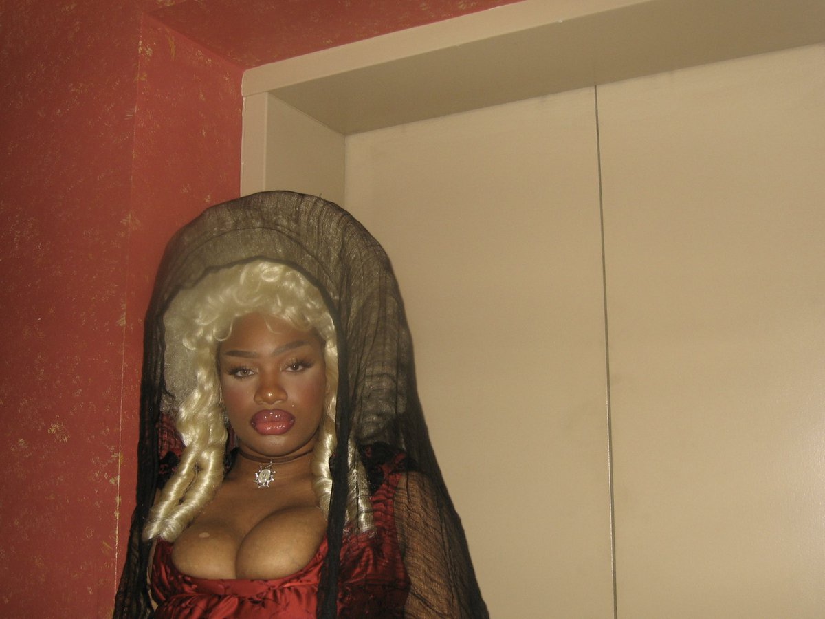 ethicalfujo's tweet image. Helen of Troy ass face card