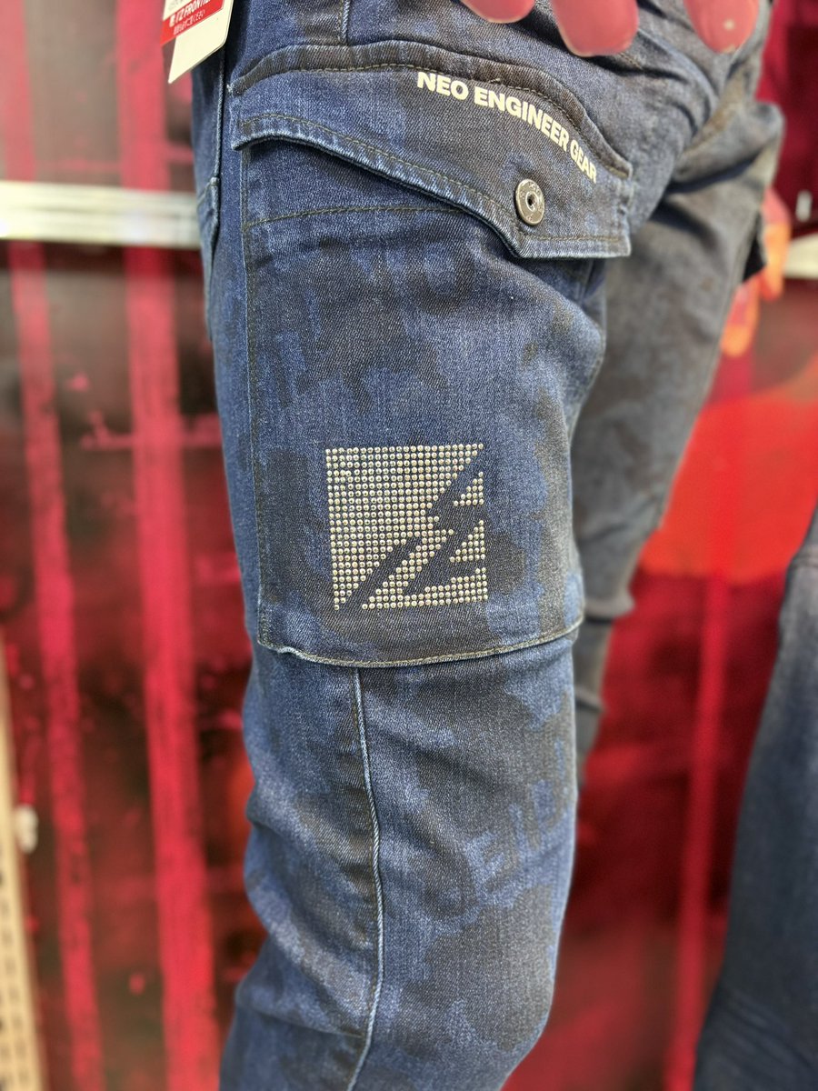 daimatsu_work's tweet photo. おはようございます!作業服のだいまつです☀️
7710シリーズ・完全限定生産商品3Dストレッチラインストーンデニムワークウェアが入荷しました✨
���中のプリントとラインストーンがおしゃれです!
#作業服 #IZFRONTIER #アイズフロンティア https://t.co/RZIyRLKGW9